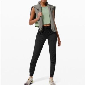 Beyond the studio 7/8 jogger